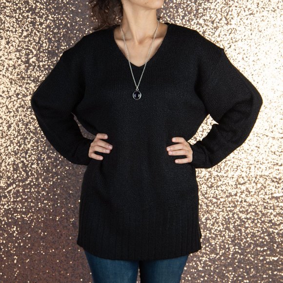 Carolyn Taylor Sweaters - 🎉Host Pick🎉Vintage Black Carolyn Taylor V-Neck Sweater